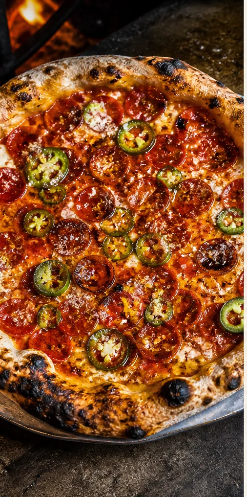 Pizza La Brava con pepperoni, jalapeño y miel picante